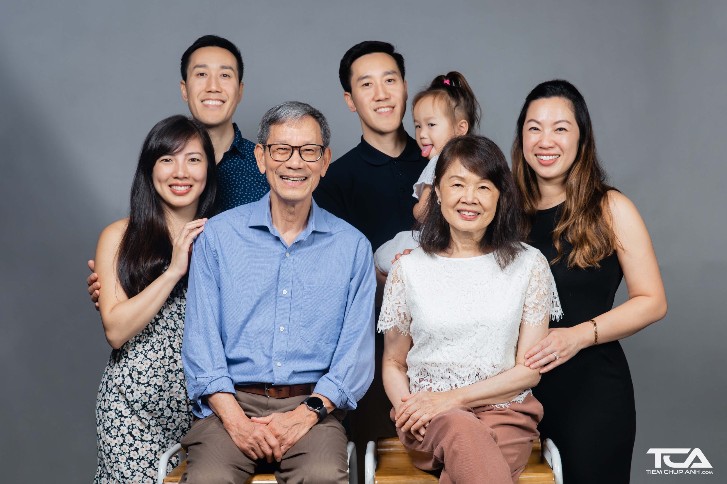 hình ảnh gia đình 6 người