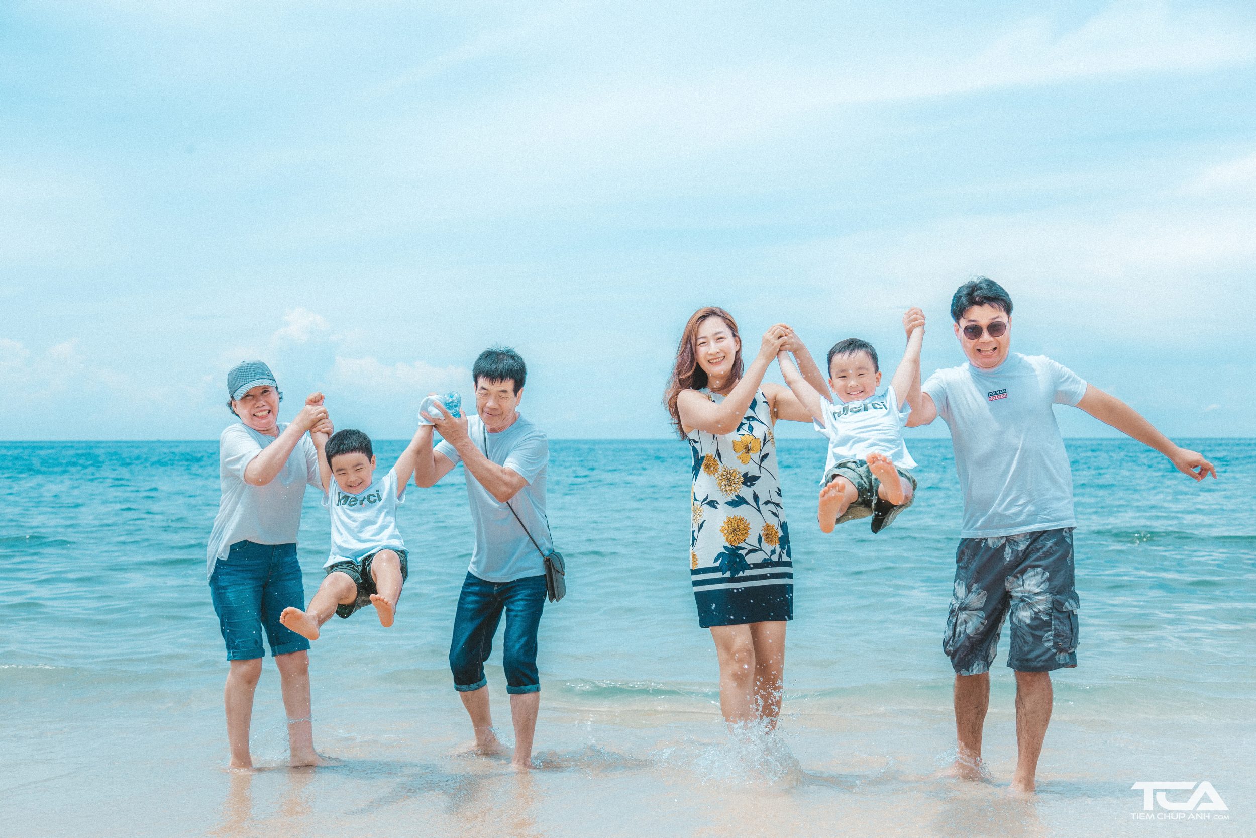 chụp ảnh gia đình 6 người