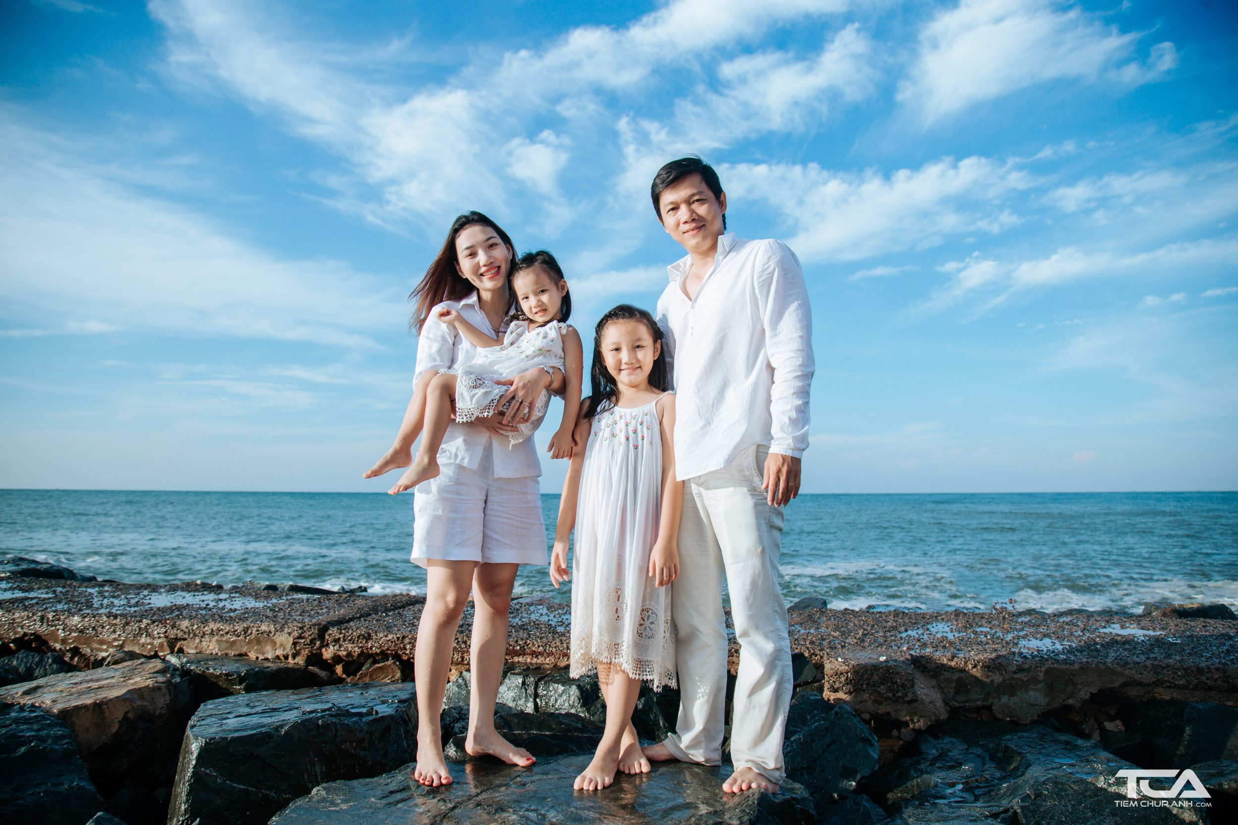 chụp ảnh gia đình ngoài trời
