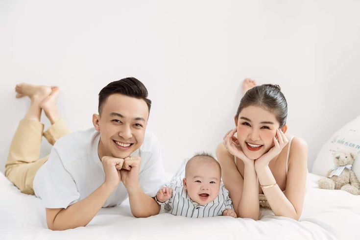 chụp hình gia đình thôi nôi